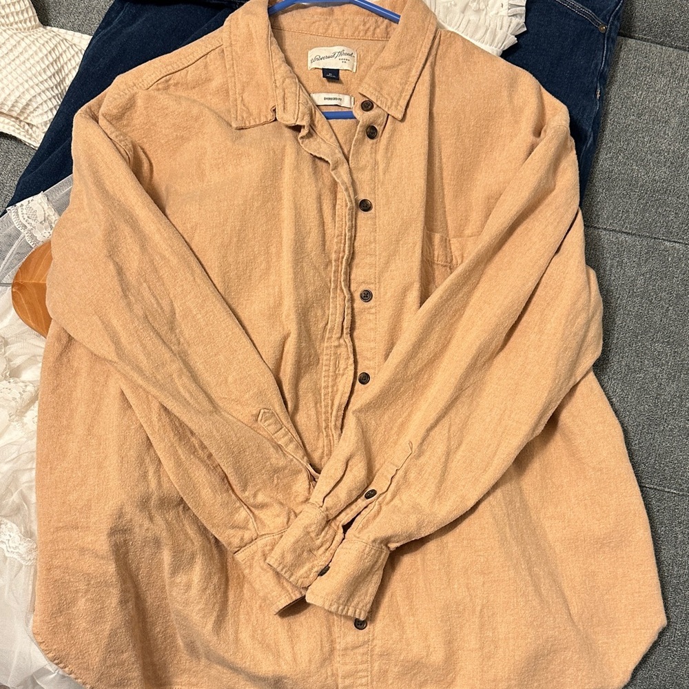 Universal thread Women’s Tan Shacket oversized fit